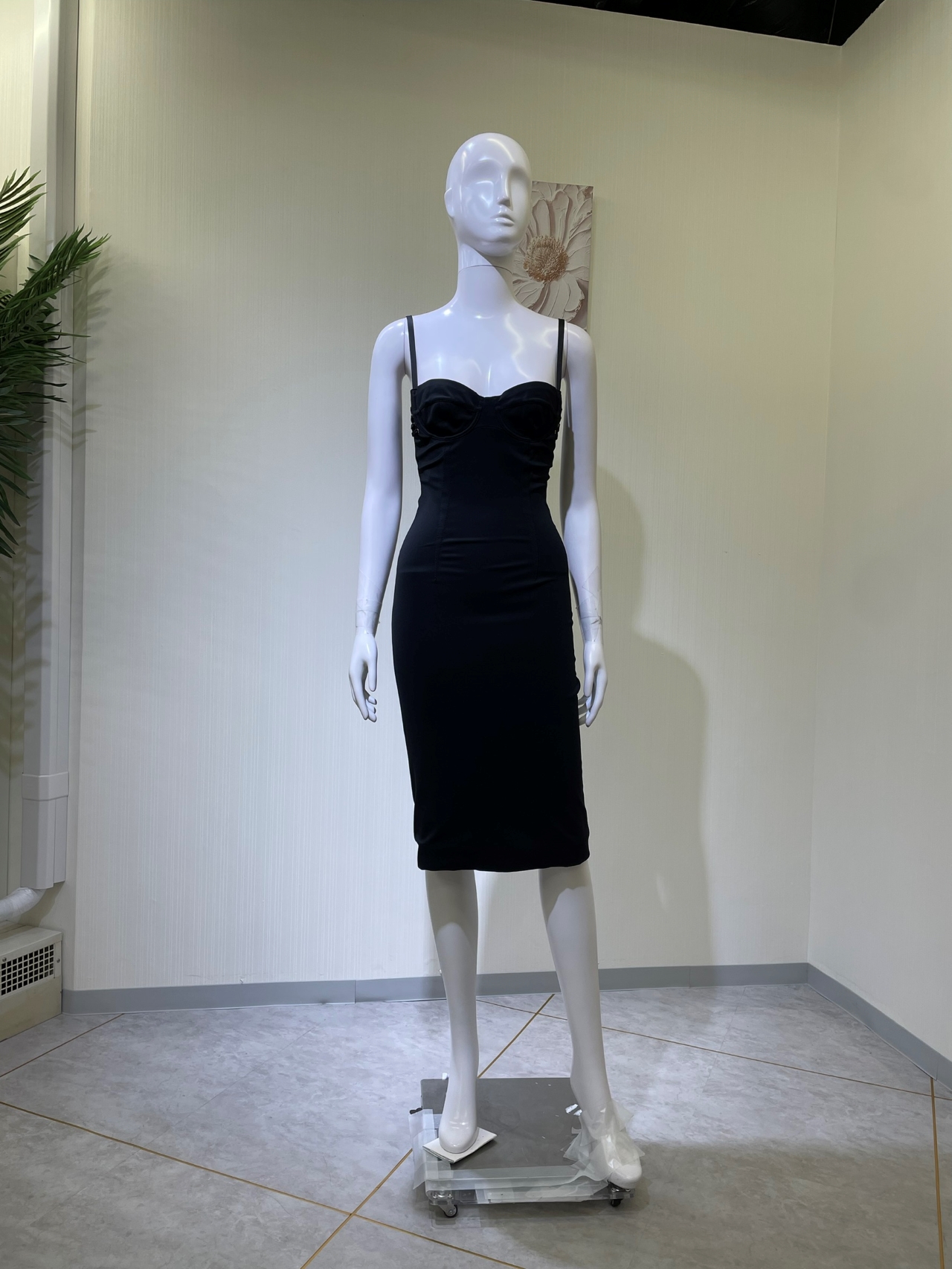 【レンタルドレス 4665】バックカットアウトビスチェ風キャミタイトミディアムドレス ブラック【DOLCE＆GABBANA】